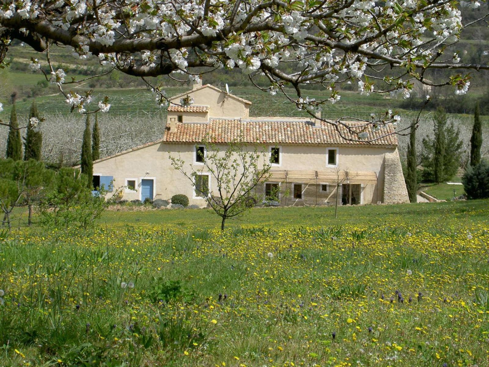 Gite Aux Tournesols Malaucene Exterior photo